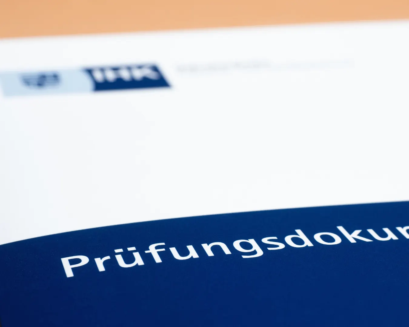 IHK-Prüfungsdokument mit Schriftzug Prüfungsdokument
